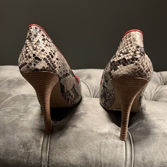 Guess Snakeskin Platform Heels - Picture 5 of 6